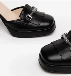 DECOLLETE' PELLE NERA CON FRANGE