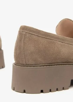 MOCASSINI CAMOSCIO ARGILLA APPLICAZIONE METALLICA