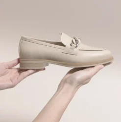 MOCASSINI LINO CON DECORAZIONE CATENA