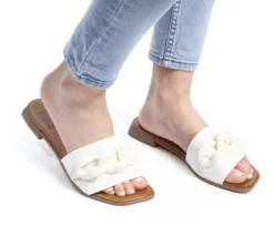 SANDALI CON APPLICAZIONE CATENA BIANCO