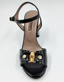 SANDALI CON DECORAZIONE