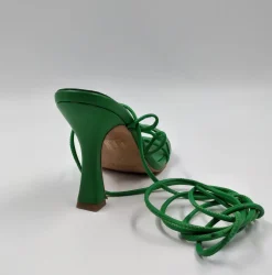 SANDALI IN PELLE MODELLO SCHIAVA VERDE