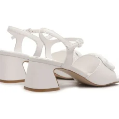 SANDALI PELLE BIANCA CON FIBBIA