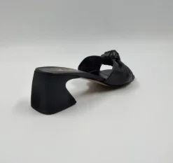 SANDALI PELLE NERA NODO